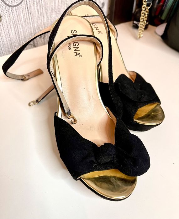 Продам ЧОРНІ Босоніжки на танкетці