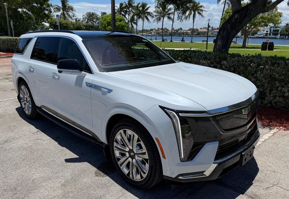 Cadillac Escalade Cadillac Escalade IQ L 1000E Premium Luxury Executive 7os Night Vision