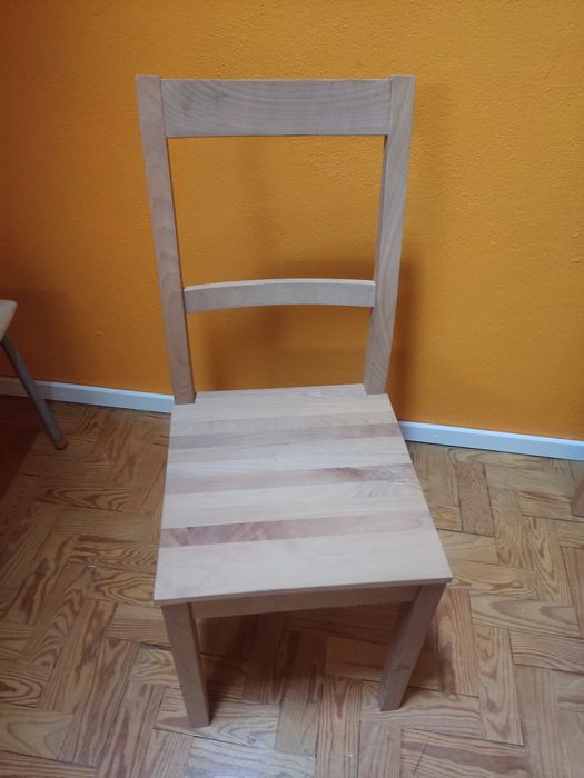 2 cadeiras de Madeira