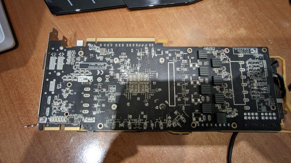 Продам відеокарту під ремонт чи на запчастини