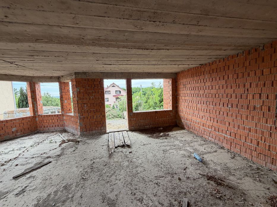 Продаж будинку в престижній локації Барвінка — мкрн. “Лазький берег”