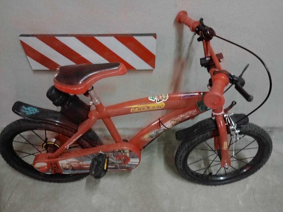 Bicicleta de criança roda 16" CARS MCQUEEN (como nova)