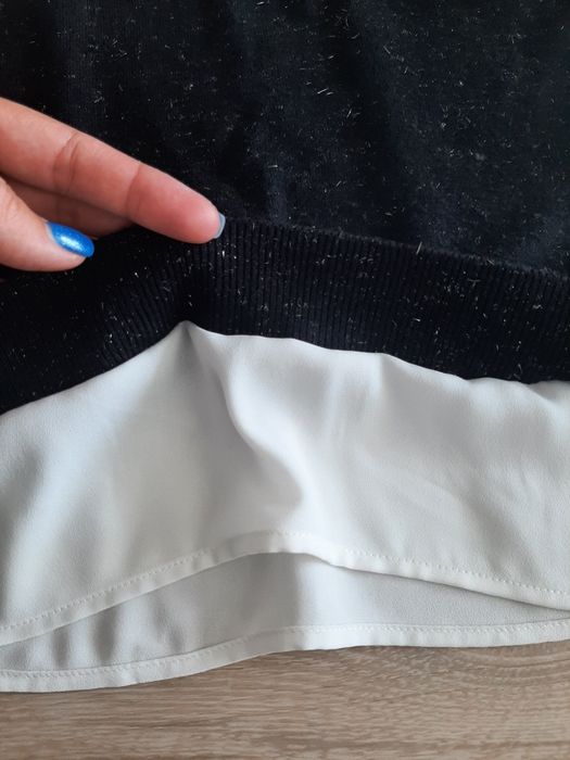 Camisola preta com abertura atrás S