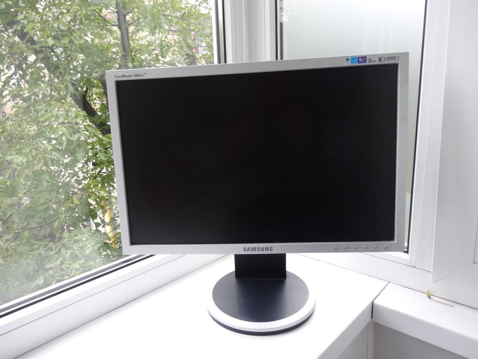 Монитор 19" Samsung 940ВW PLUS  Серебристый