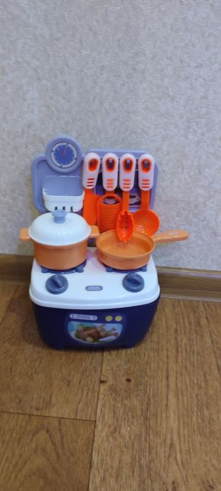 Детская кухня ,для девочек.Состояние отличное.