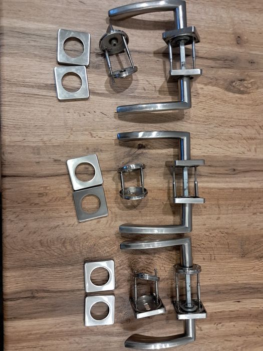 Klamki 3 sztuki z rozetami