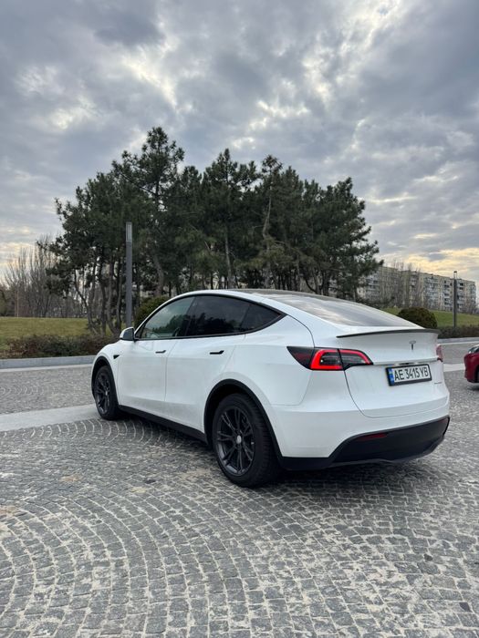 Tesla Model Y Long Renge 82 kvh