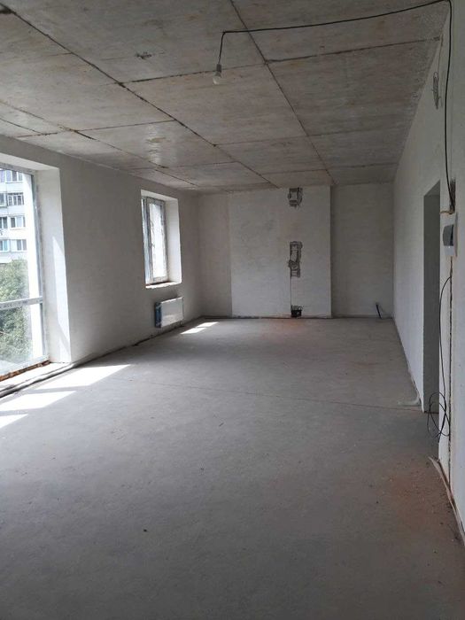 Продаж 2-к квартира . Клубний  будинок біля парку.  Тихо, зручно. Без%