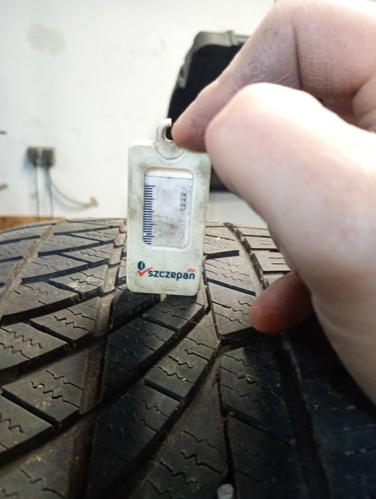 Opony zimowe wielosezonowe R17