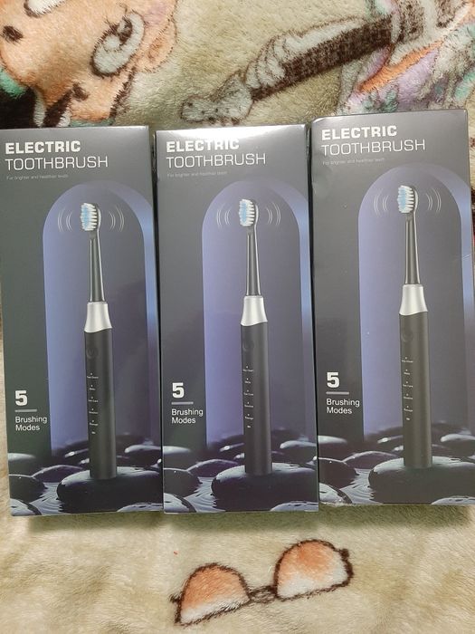 Зубна щітка електрична з USB-зарядом.