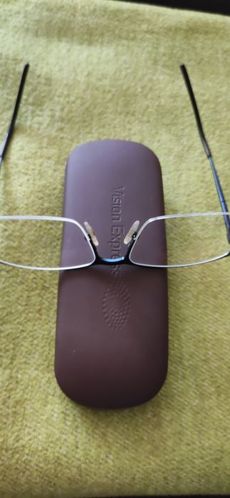 Okulary progresywne -0,5 D -0,75 D Prawe +0,5 D -0,5 D Lewe. Używane.