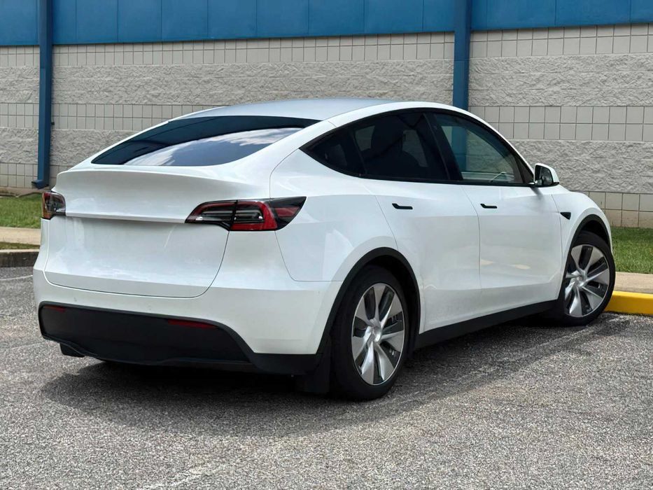 Tesla Model Y      2021