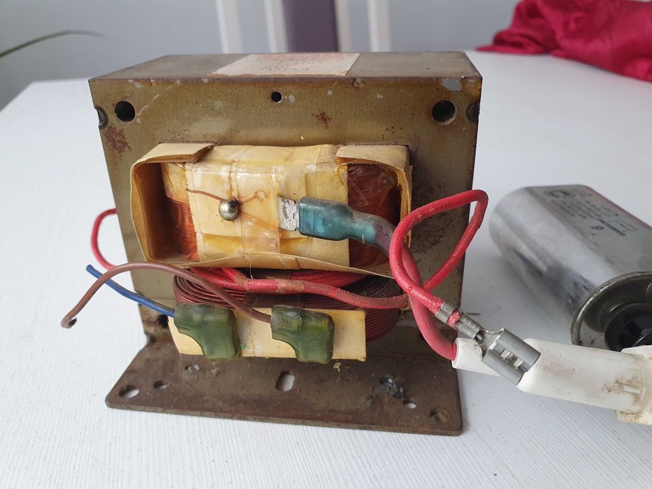 Transformator z kuchenki mikrofalowej mikrofalówki YEC