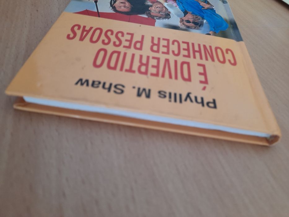 Livro "É divertido conhecer pessoas"