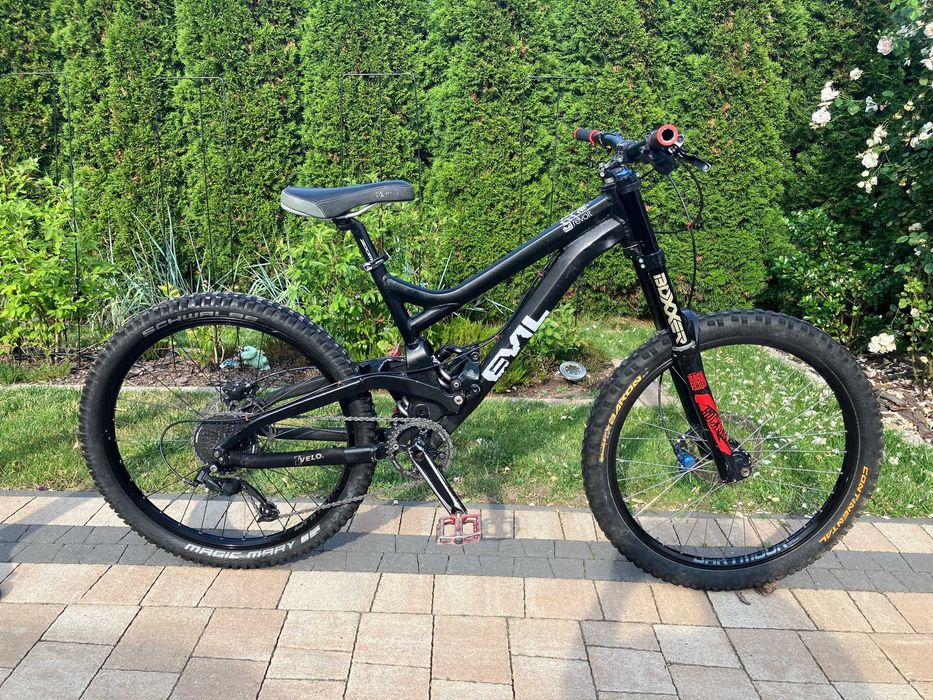 Rower downhill na ramie Evil Revolt z 2009r.