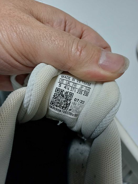 Ténis Adidas brancos Nº37.5