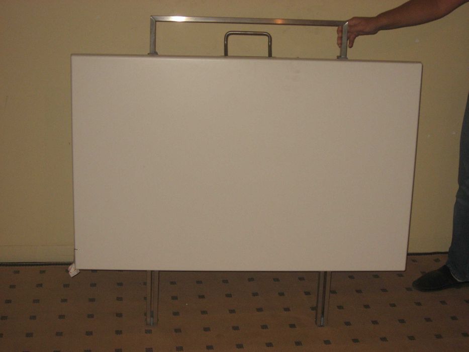 TABLE ONE BISTROT BY KONSTANTINE GIRCIC marca MAGIS