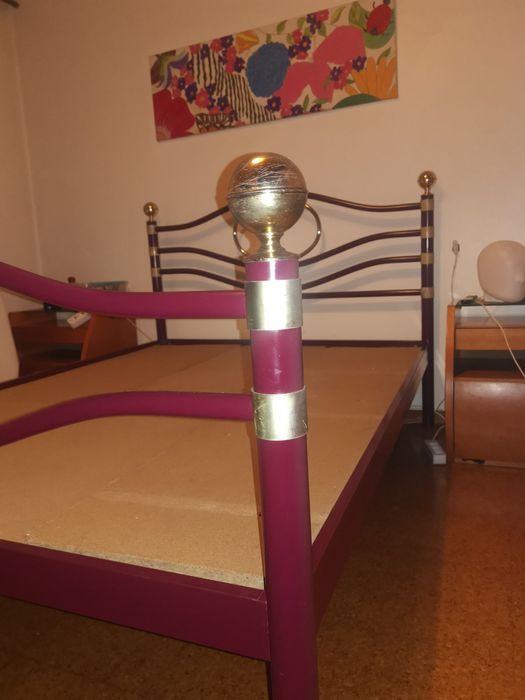 Cama de casal de metal