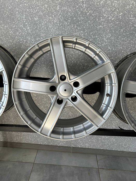Диски BMW 5/120 R18 8,5J ET:45 Dia:74.1