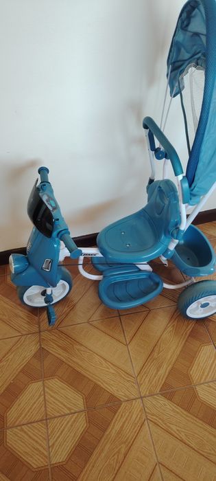 Vendo triciclo de passeio para criança em bom estado para desocupar.