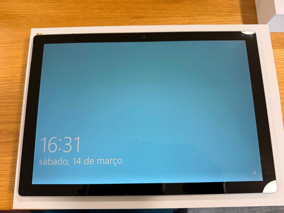 Microsoft Surface Pro 6 (1796) Core i5 128GB 4GB Ram Cinzento