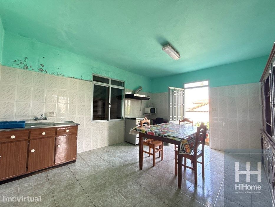 Moradia T5 para Recuperar | Ilha, Santana
