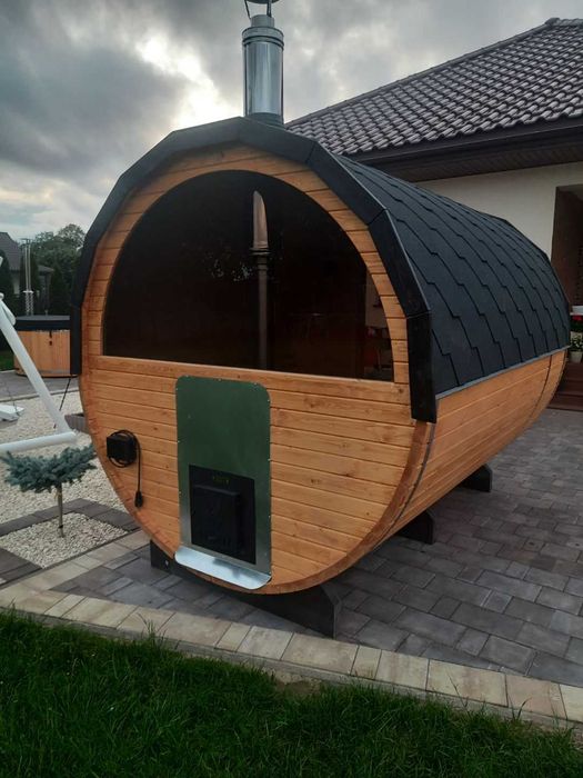 Sauna ogrodowa beczka z przedsionkiem i oknem panoramicznym