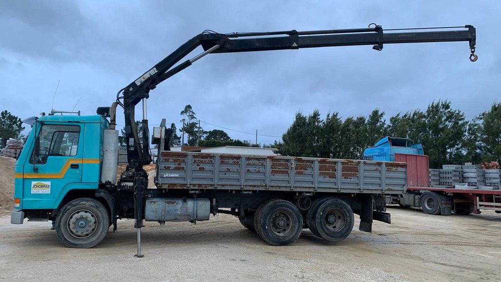 Camião Volvo FL10 c/grua HIAB e báscula bilateral