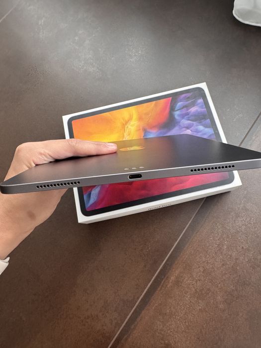 Продам Apple iPad Pro 11” (2-го поколения) Wi-Fi 128 GB Space Gray