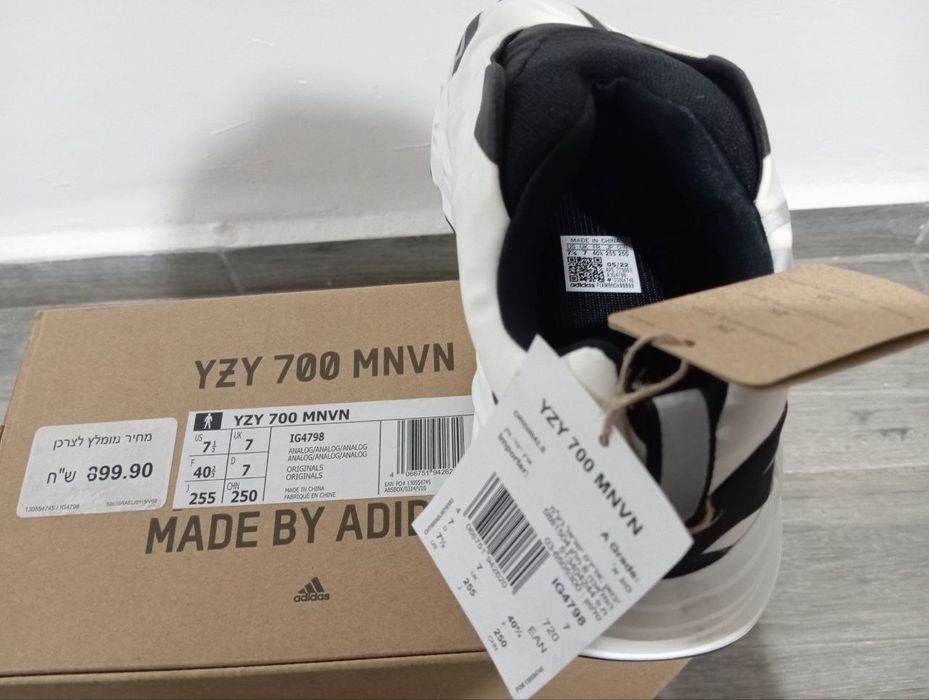Жiночі кросівки Adidas Yeezy Boost 700 ‘MNVN Laceless’ Оригінал