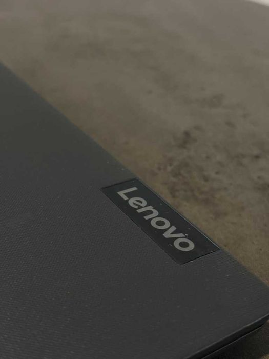 Laptop Lenovo V15 ADA | Ryzen 3 | 8GB RAM | 240GB SSD | Win 11 Pro
