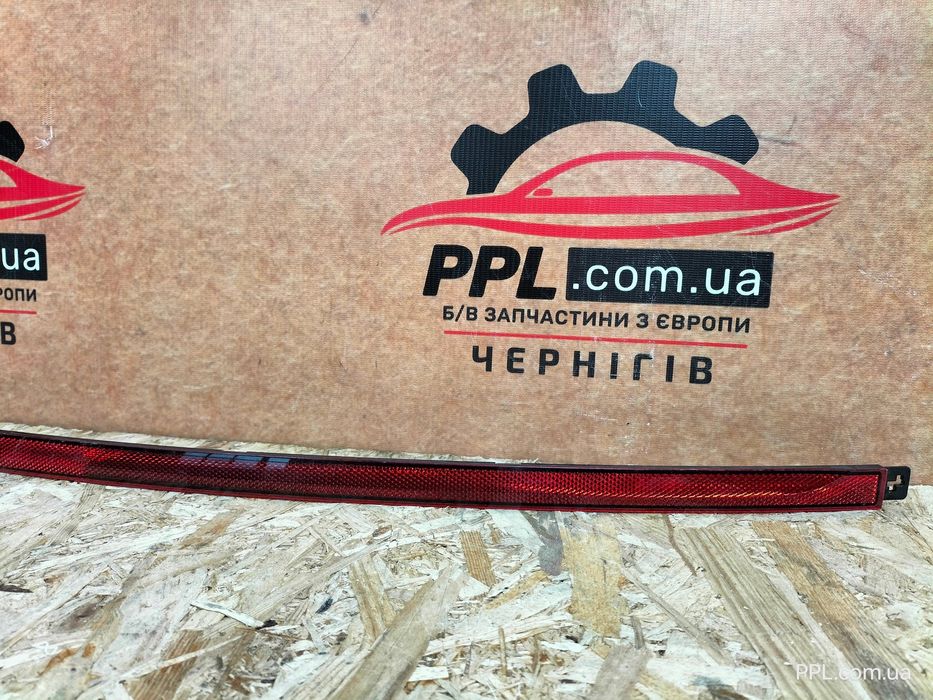 VW Tiguan II 20-23 Отражатель катафот заднего бампера центральный