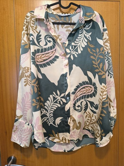 Blusa colorida estampada