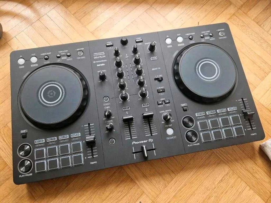 Pioneer (DJ DDJ-FLX4 DJ Controller)