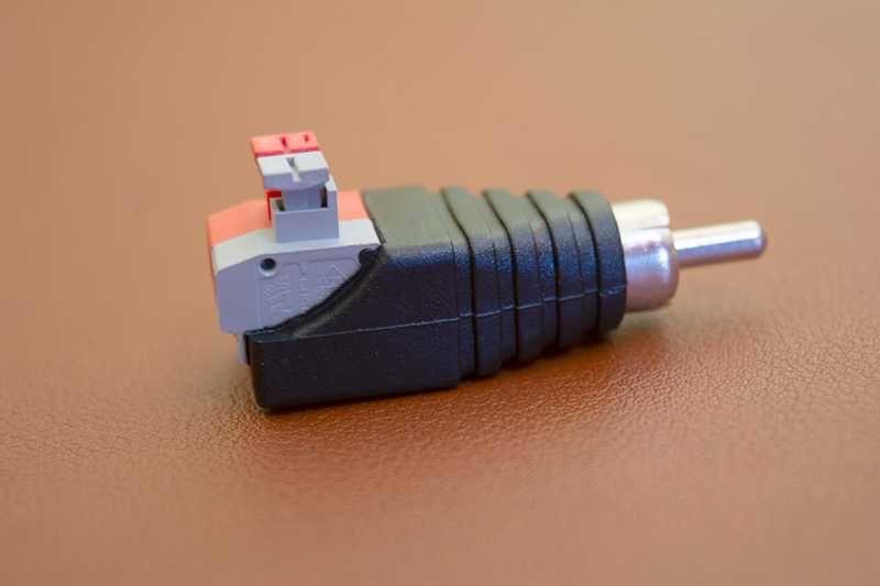 Conector RCA Macho (Áudio/Vídeo/Colunas) com Bornes de Pressão / Mola Sem Soldadura - Novo
