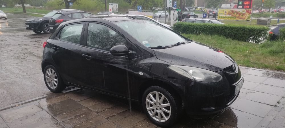 Mazda 2. 1,4 16v klima OC na rok