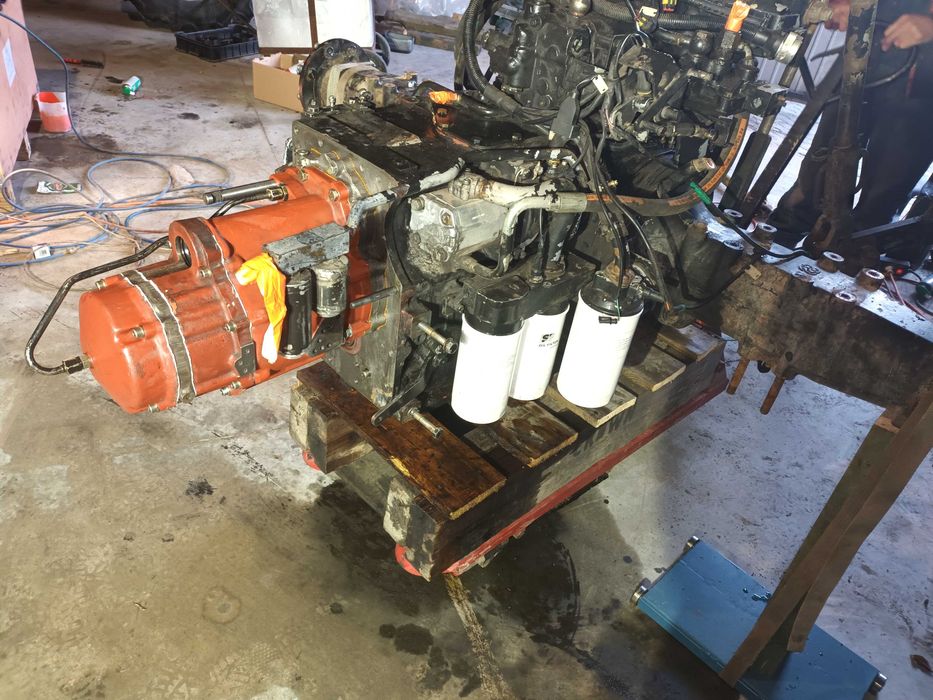 same silver Lamborghini Hurlimann skrzynia biegów agroshift