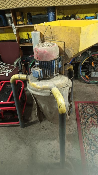 Дробилка для помола зерна на 220вт.