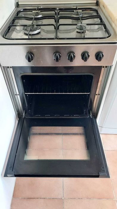 Fogão e forno a gás natural Becken em bom estado. Funciona a 100%