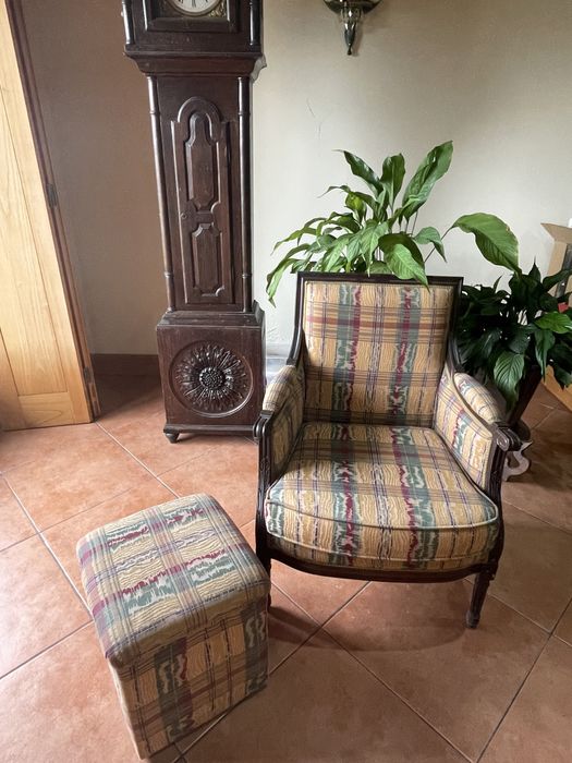 Armchair + Stool with Pattern64750632492929123