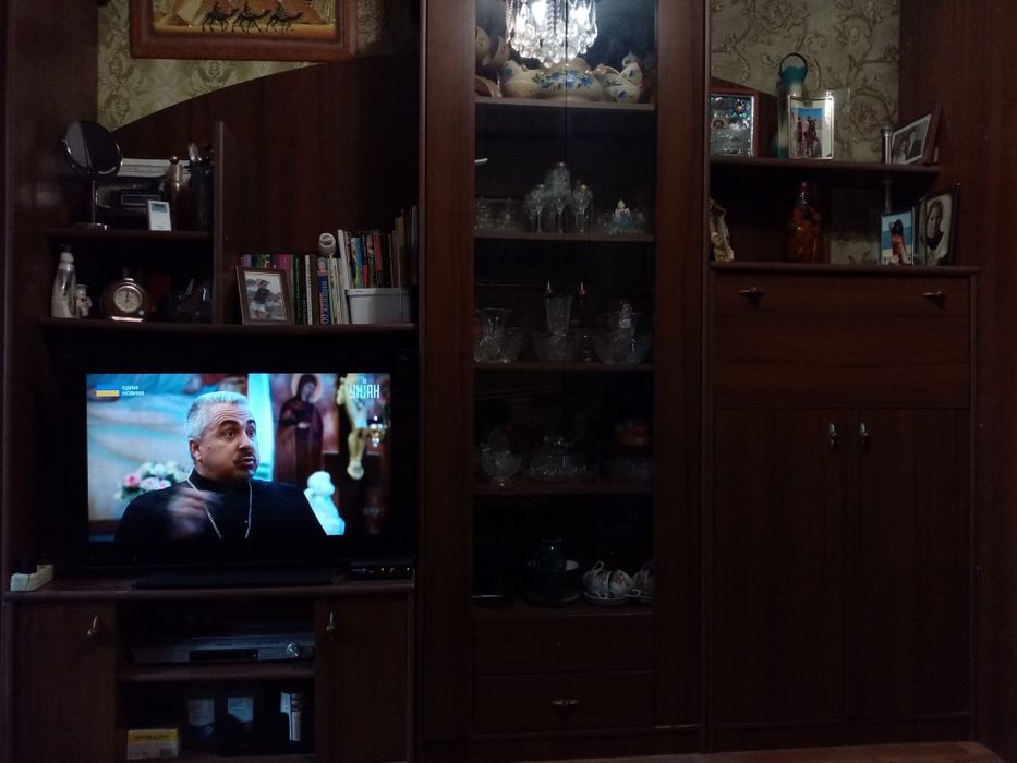 Стенка горка в гостинную в нормальним состоянии,