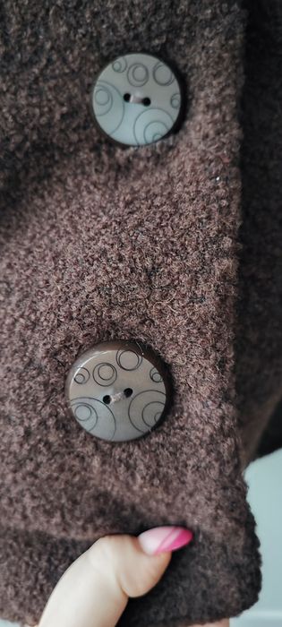 Krótki płaszcz brązowy baranek wełna kurtka