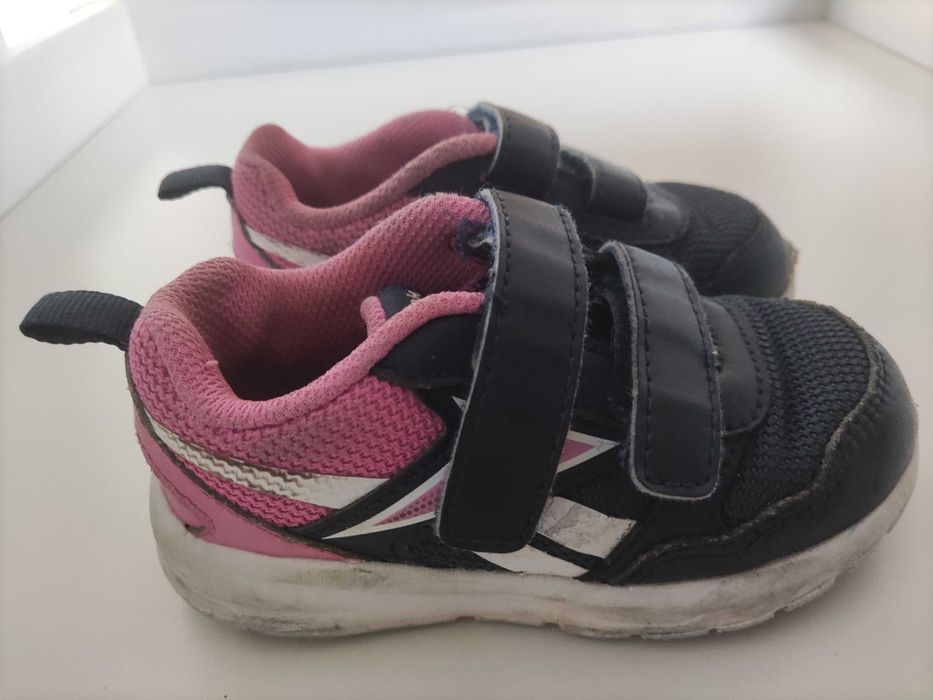 Sapatilhas e sapatos criança