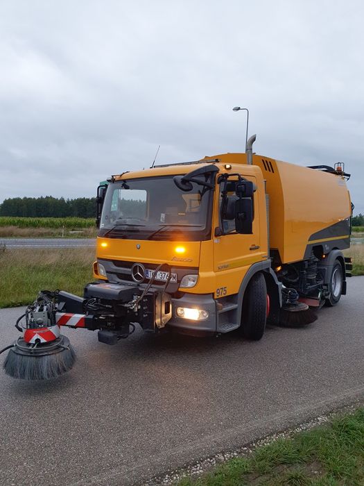 Zamiatanie Dróg i Ulic ZAMIATARKĄ Kompaktową