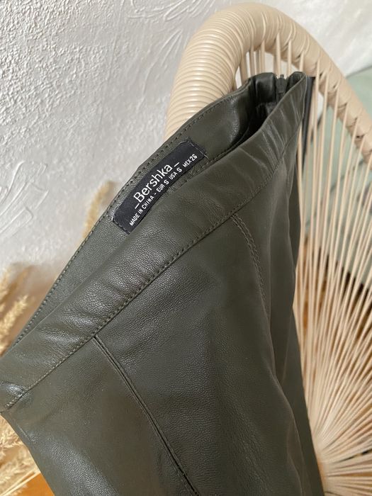Bershka 34 spódnica mini oliwkowa skórzana