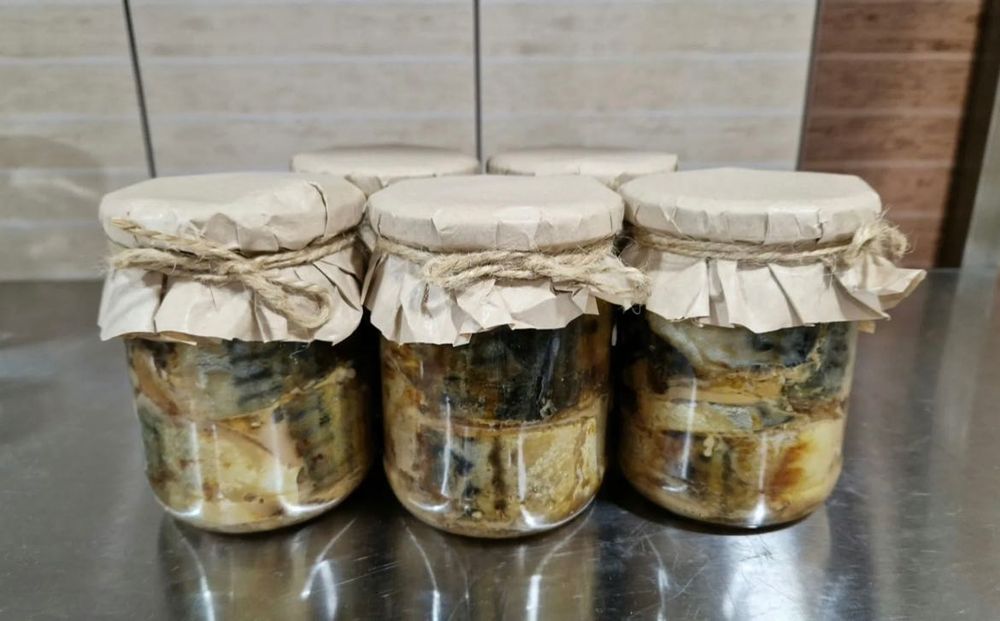 Домашня тушонка, згущене молоко  , рибні консерви в томаті та олії