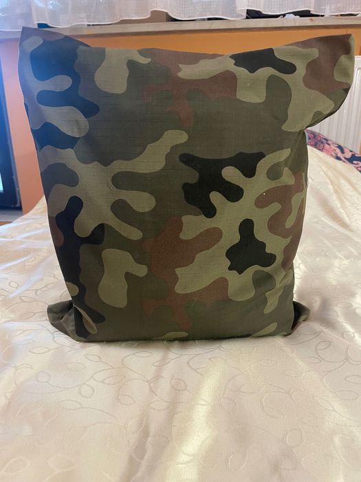 Torba w kolorze moro.