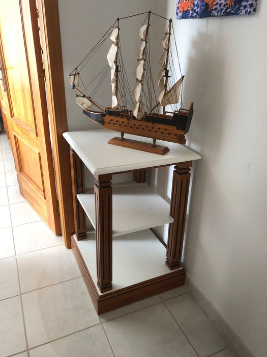 Móvel de apoio/ Coluna com rodas