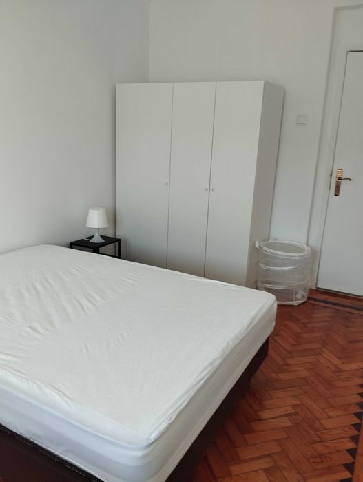 Quarto para arrendar na Reboleira