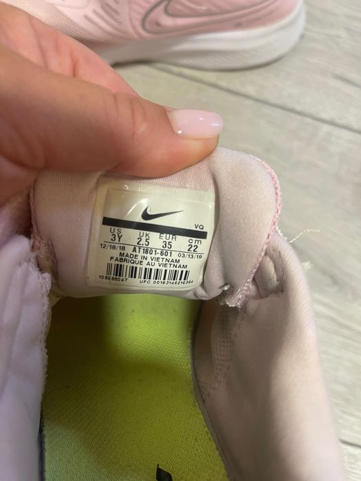 Кросівки Nike для дівчинки